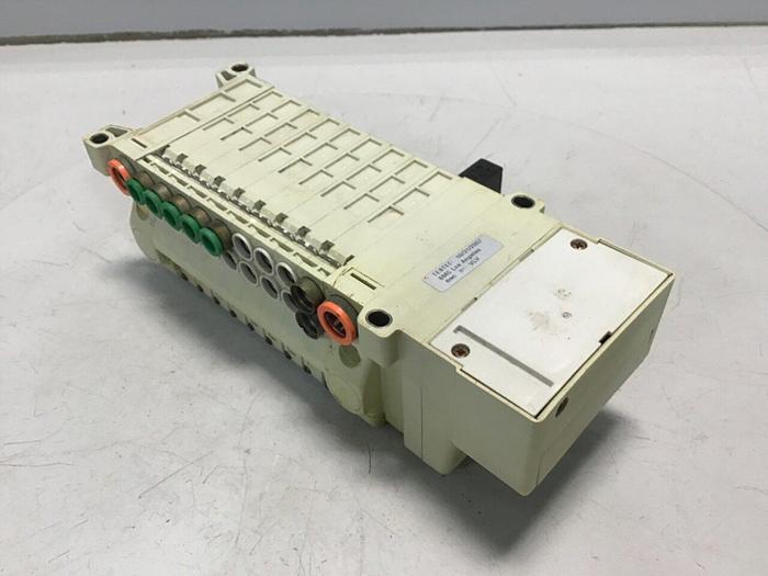 Used SMC Manifold / Valves VQ1100-5 #129045
