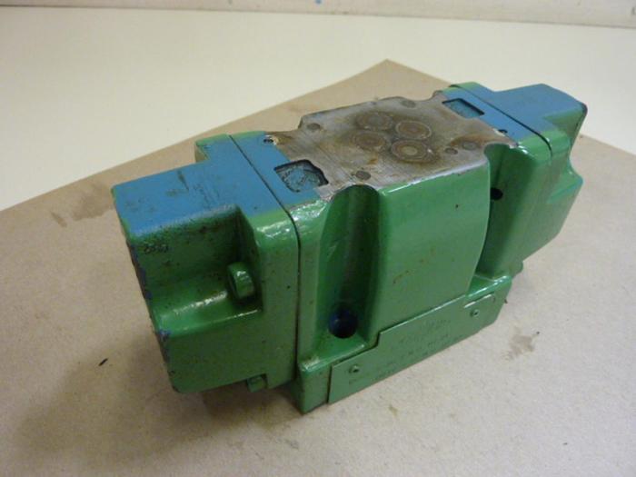 Used VICKERS Directional Control Valve DG5S52CTMUH721 #64609