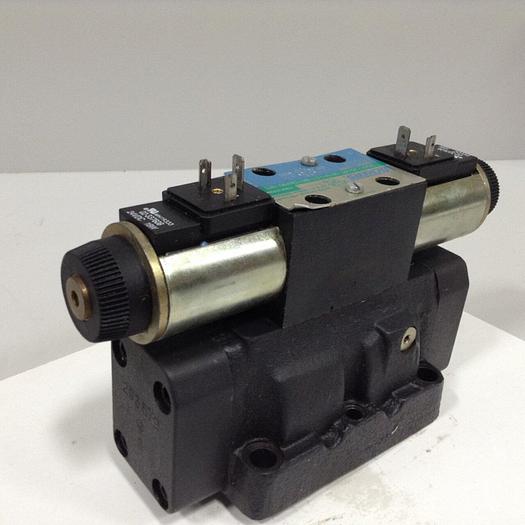 Used VICKERS Valve DG5S4-0431C-E-T-M-U-HL7-B13-60-EN502 #89852