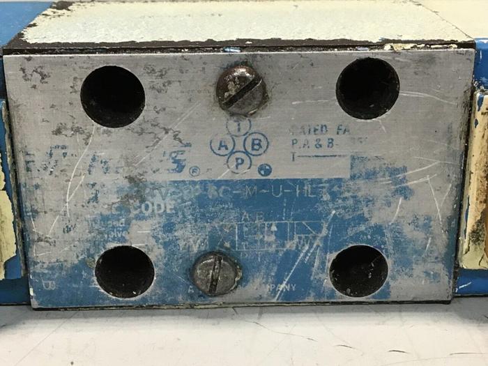 Used VICKERS Directional Valve DG4V-3-6C-M-U-HL7-60 Used