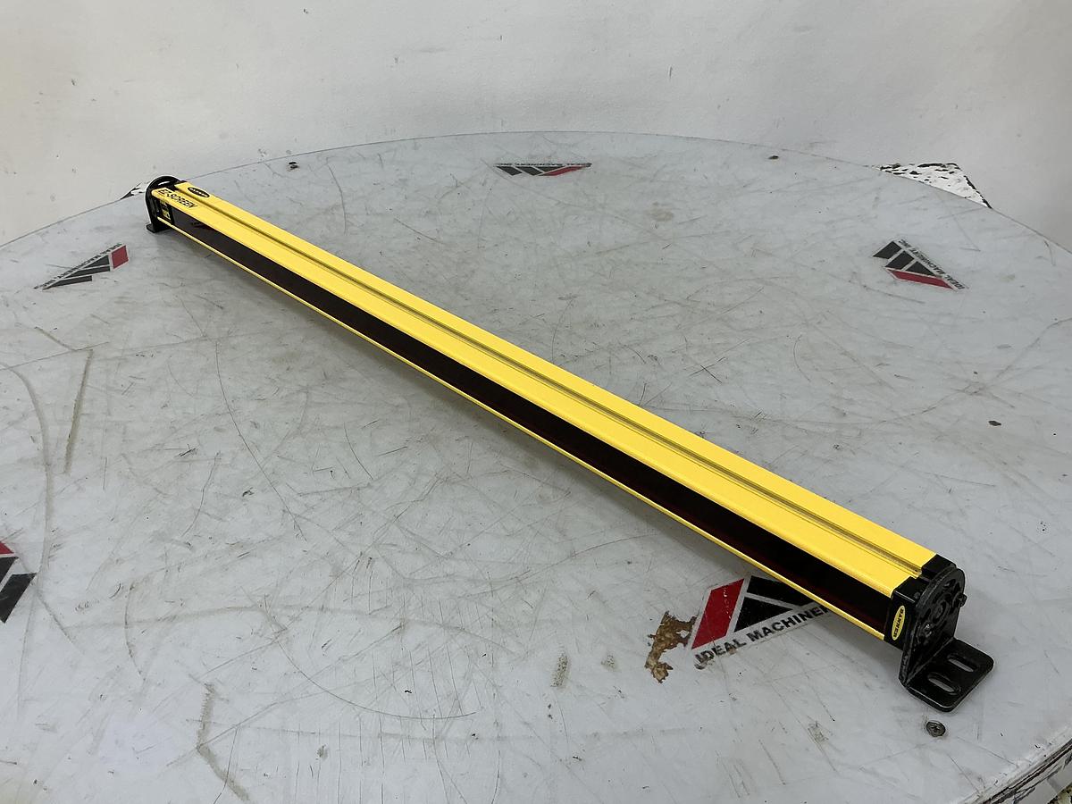 Used BANNER ENGINEERING SLSR30-900Q8