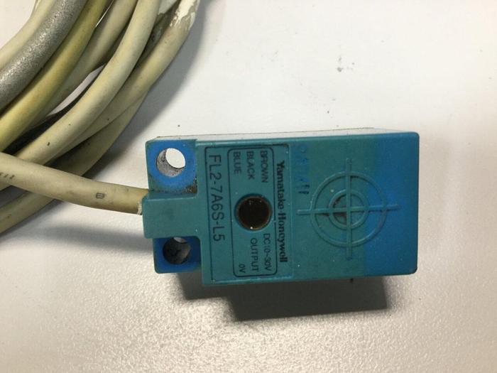 Used YAMATAKE /Honeywell Proximity Switch FL2-7A6S-L5 #103756