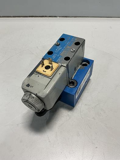 Used VICKERS DG4V-3-2AL-M-U-HL7-60