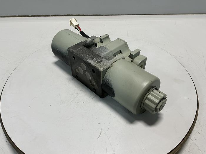 Used YUKEN T-DSG-03-3C65-D24-5093