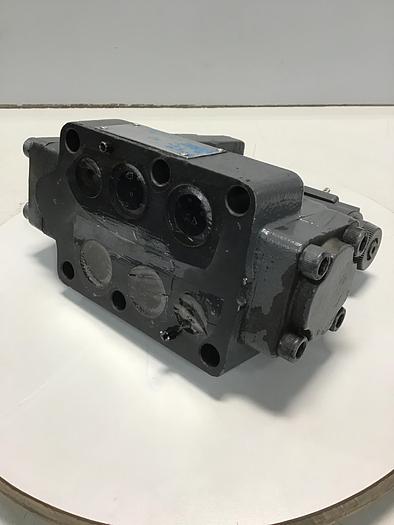 Used VICKERS Valve DG4V-3S-6C-M-U-HL7-60-EN490-B13 Used #144747