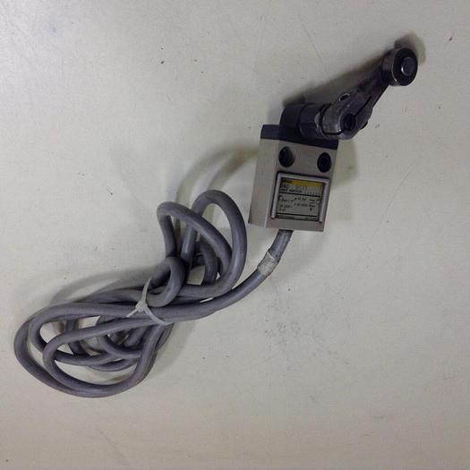 Used OMRON Limit Switch D4C-9033 #83667