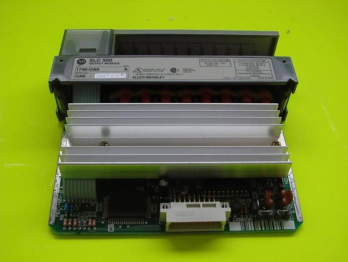 Used ALLEN BRADLEY Output Module 1746-OA8 SER A Used