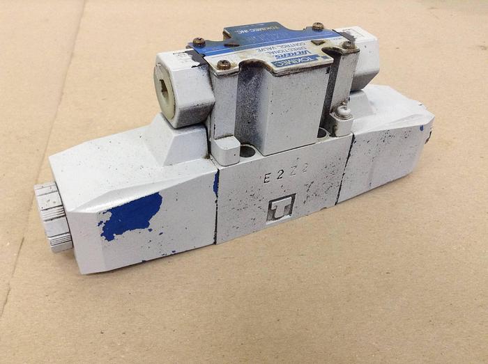 Used VICKERS Tokimec Directional Control Valve DG4V32CMP7H750 Used