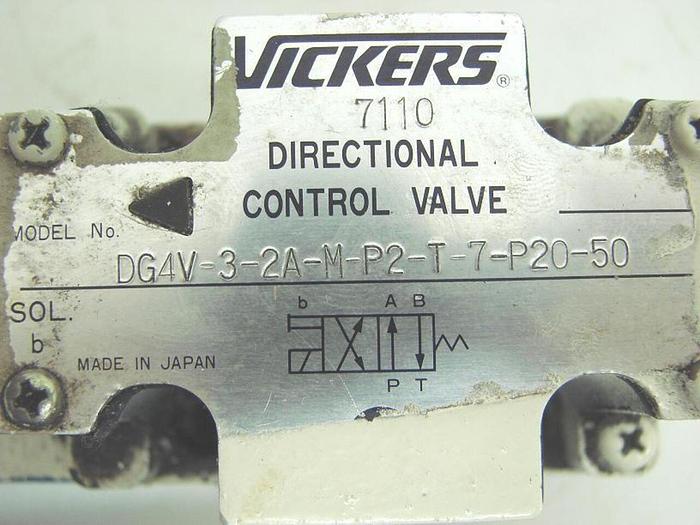 Used VICKERS Directional Control Valve DG4V-3-2A-M-P2-T-7-P20-50 #12435