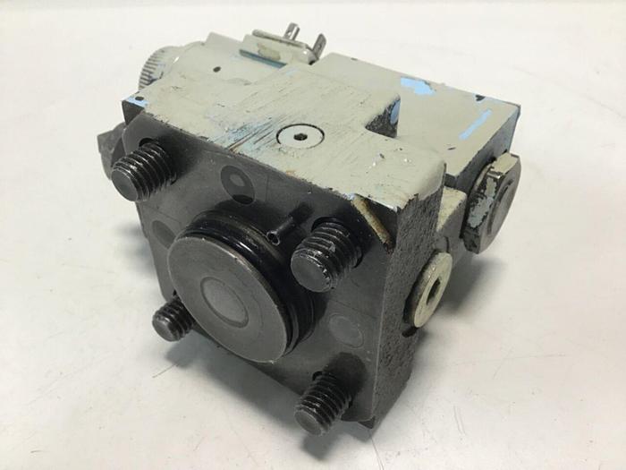 Used VICKERS Directional Valve DG4V-3S-2AL-M-U-HL7-60-EN490 #114964
