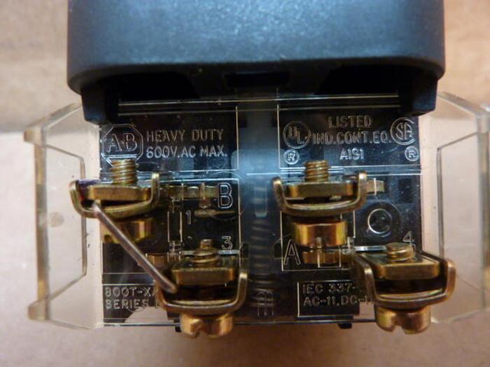 Used ALLEN BRADLEY Pilot Light 800T-PT16 AMBER #27946