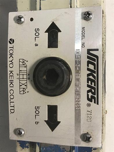 Used VICKERS Valve DG4S50CWT11S523 #137630