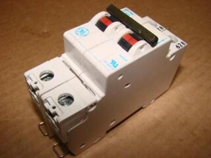 Used GENERAL ELECTRIC / GE 10 Amp Circuit Breaker V07210 #21272