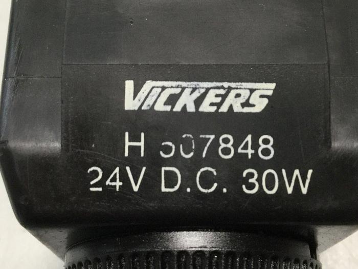 Used VICKERS Directional Valve DG4V-3S-22AL-M-U-H5-60 #111280