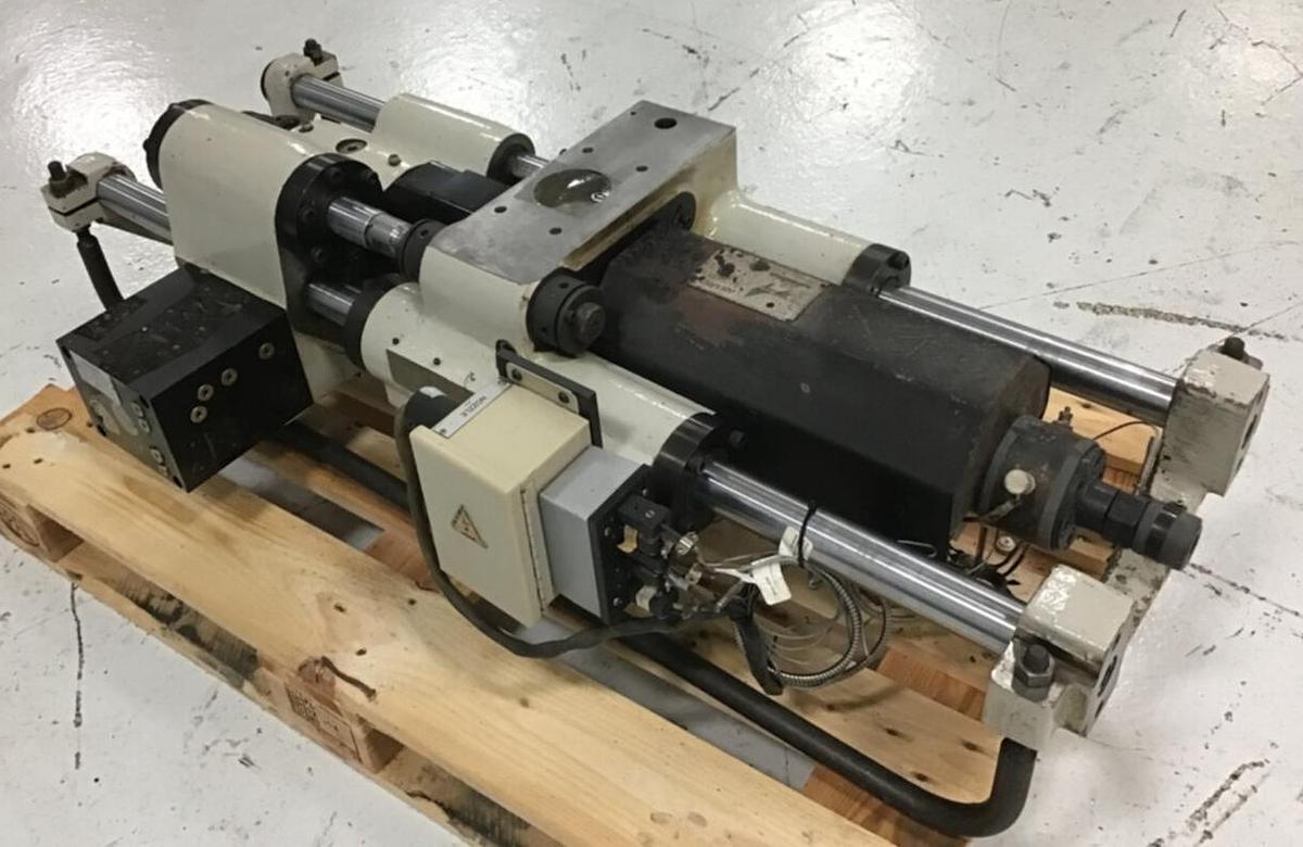Used CINCINNATI MILACRON 1.76 Oz Injection Unit VS33-1.76 USED
