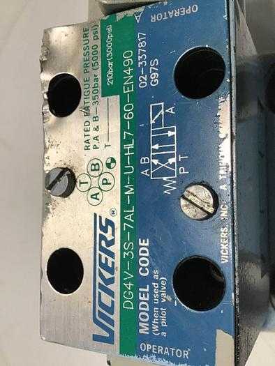 Used VICKERS Valve DG4V-3S-7AL-M-U-HL7-60-EN490 #114997