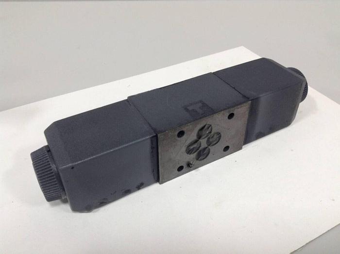 Used VICKERS Directional Valve DG4V-3-6C-M-U-HL7-60 #89733