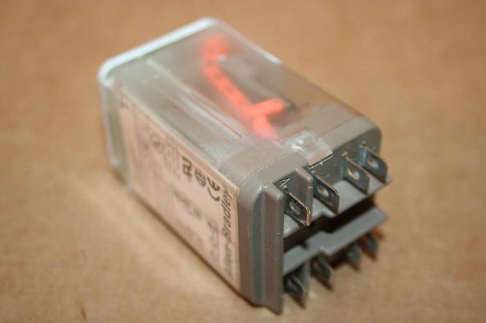 Used ALLEN BRADLEY Relay 700-HB32A1 SER C Used