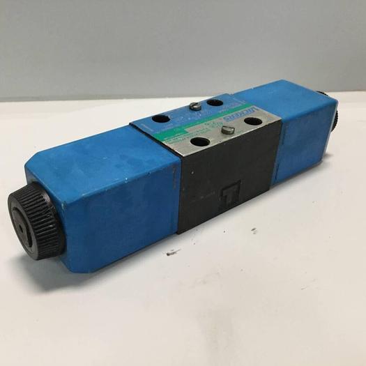 Used VICKERS Valve DG4V-3S-2C-M-U-H5-60 #91528