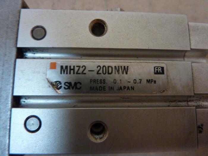 Used SMC Gripper MHZ2-20DNW #27399
