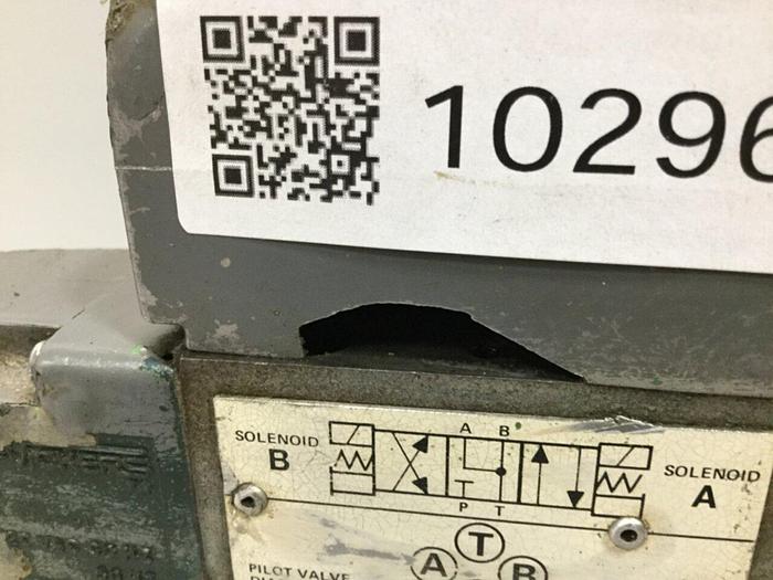 Used VICKERS Valve DG4V36CWB10 #102969