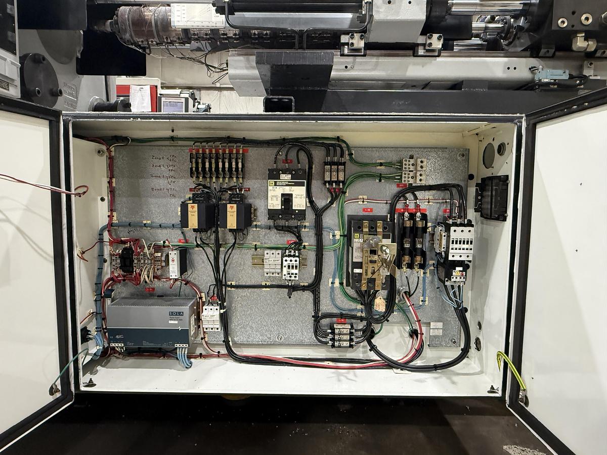 Used 2001 FERROMATIK MILACRON 225 Ton Injection Molding Machine MT225-10.6 USED #151881