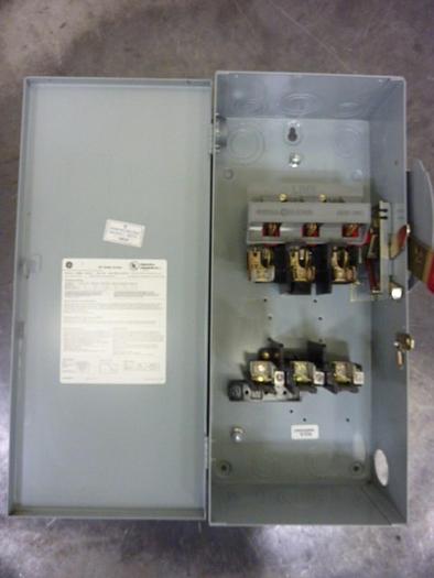 Used GENERAL ELECTRIC / GE 60 Amp Safety Disconnect Switch TH3362 #101859