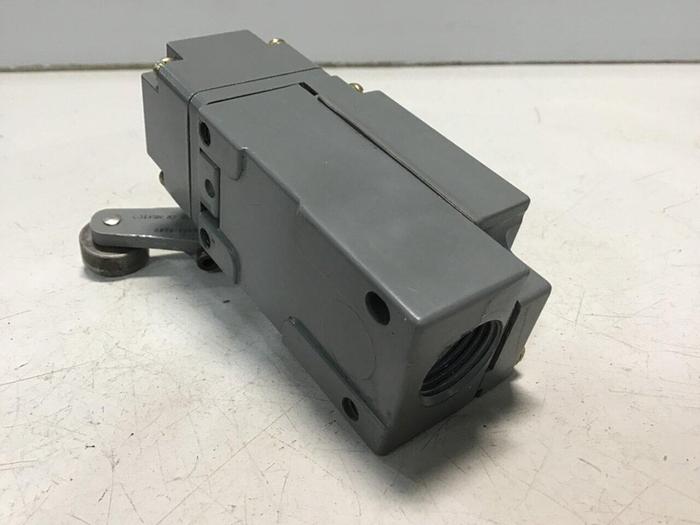 Used SIEMENS Limit Switch 3SE03-SB #121999