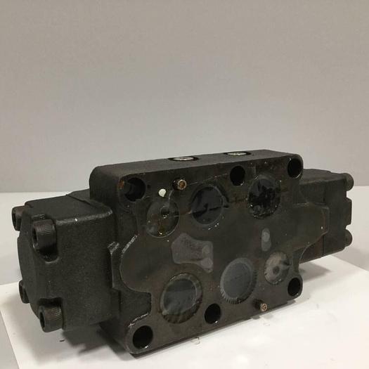Used VICKERS Directional Control Valve DG5V-8-S-31C-E-T-M-U-HL-B13-10-EN502 #90472