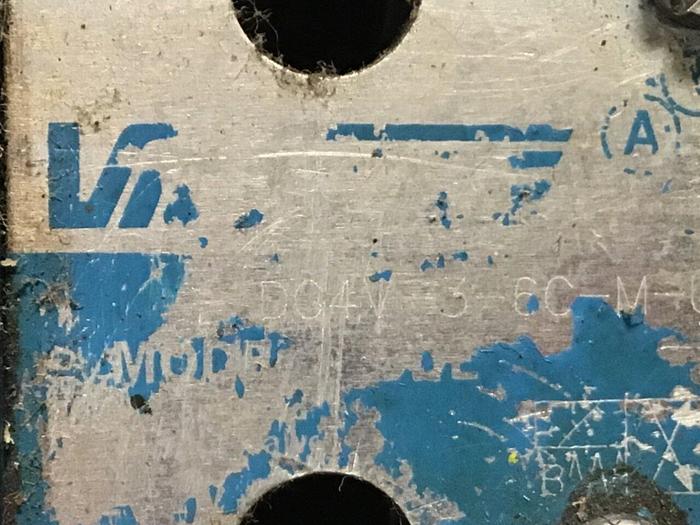 Used VICKERS Solenoid Directional Valve DG4V-3-6C-M-U-HL7-60-B13 USED