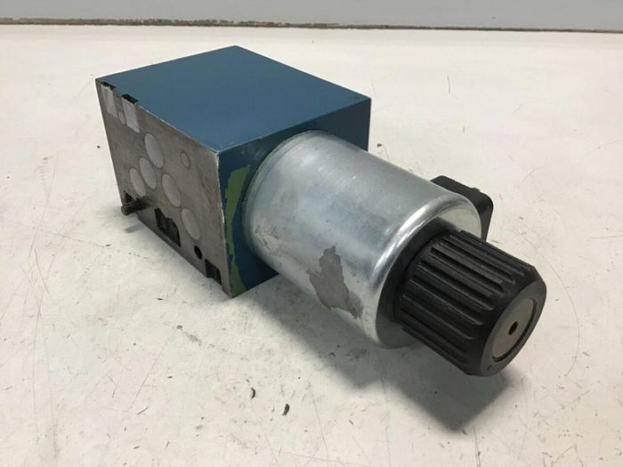 Used BOSCH Hydraulic Valve 0 810 001 825 #135640