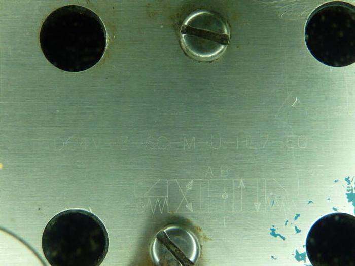 Used VICKERS Directional Valve DG4V-3-6C-M-U-HL7-60 Used