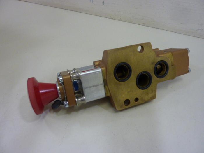 Used VERSA Lock Out Valve VIZ-3511-LOVB #52589