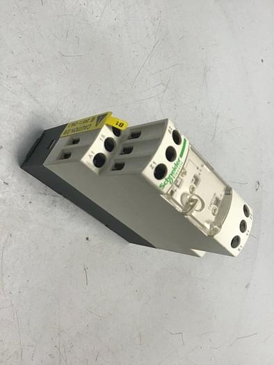 Used SCHNEIDER ELECTRIC Time Delay Relay RE7ML11BU #131880
