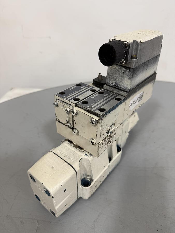 Used BOSCH Hydraulic Servo Valve 0 811 404 607 USED