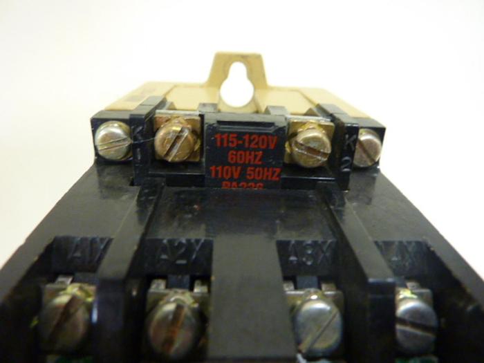 Used ALLEN BRADLEY AC Relay 700-P400A1 SER B #10425 DNL SCRAPPED