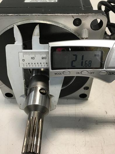 Used YASKAWA Servo Motor SGMP-08AWYR32 #131348