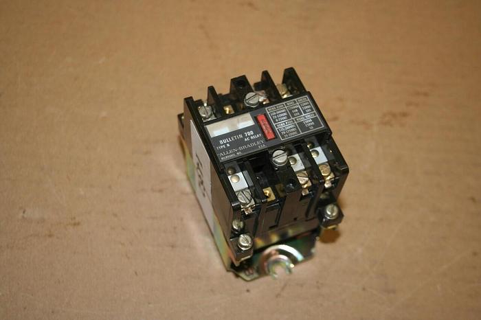 Used ALLEN BRADLEY AC Relay 700-N200A1 SER C #93032
