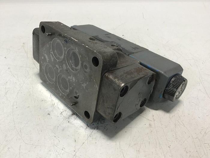 Used VICKERS Solenoid Directional Valve DG4V-3-6C-M-U-HL7-60-B13 USED