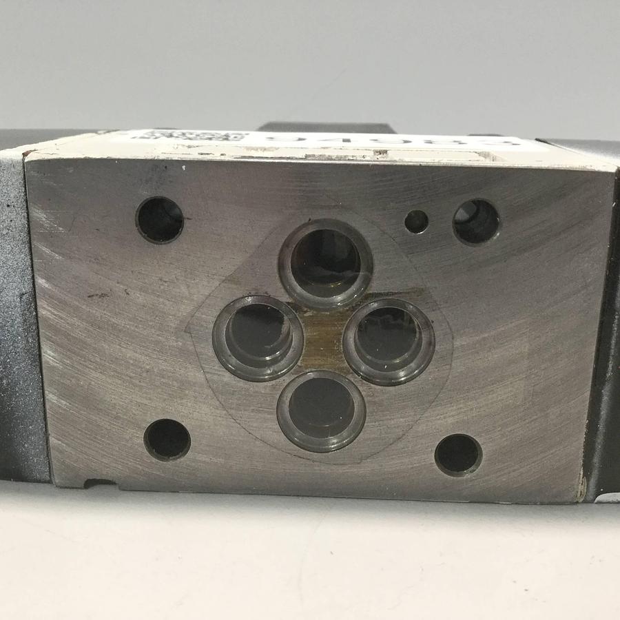 Used VICKERS Directional Control Valve DG4V36CMP7H750 USED