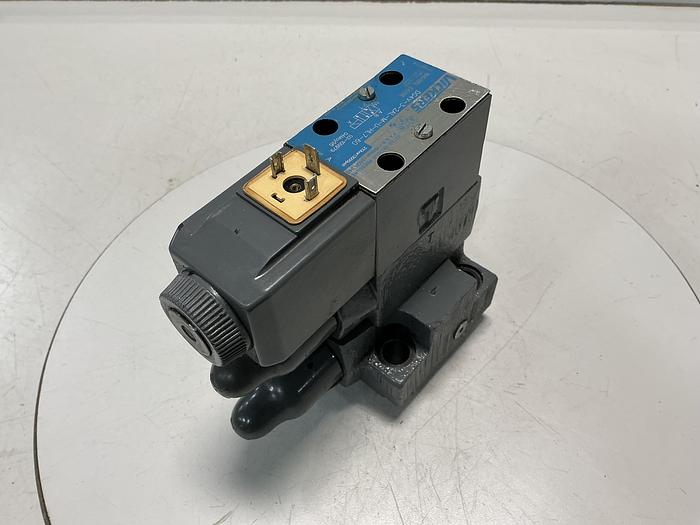 Used VICKERS DG4V-3-2AL-M-U-HL7-60