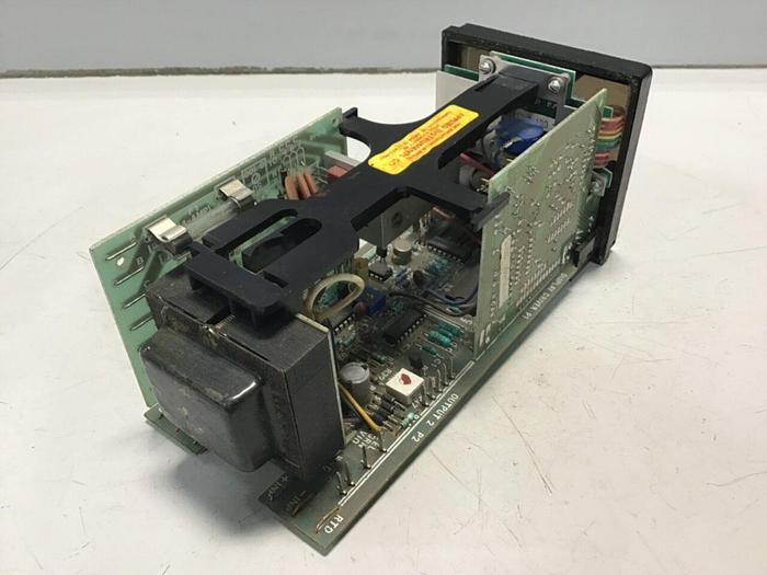 Used BARBER COLMAN Temperature Controller 585A-00016-000-0-00 #129799