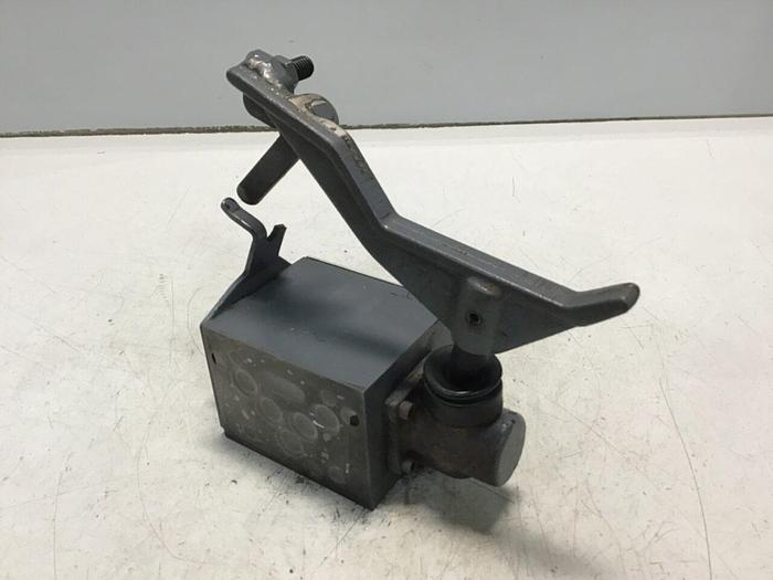 Used PARKER Directional Control Valve D3ML4BN10X4384 Used