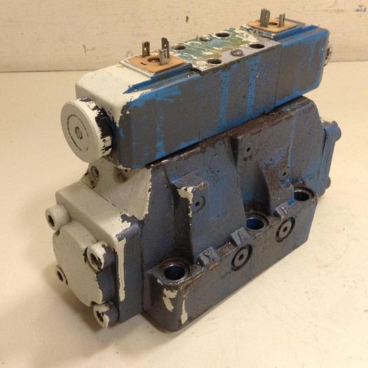 Used VICKERS Directional Control Valve DG4V-3-6C-M-U-HL7-60-B13 Used