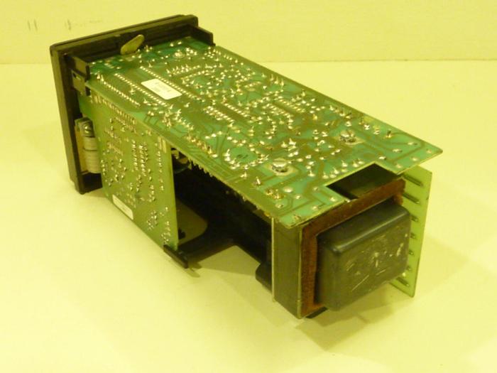 Used BARBER COLMAN Temperature Control 585A-10016-020-0-00 #42920