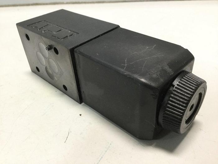 Used VICKERS Directional Valve DG4V-3S-22AL-M-U-H5-60 #111281