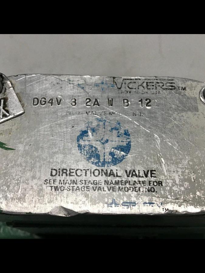 Used SPERRY VICKERS Directional Valve DG4V32AWB12 USED