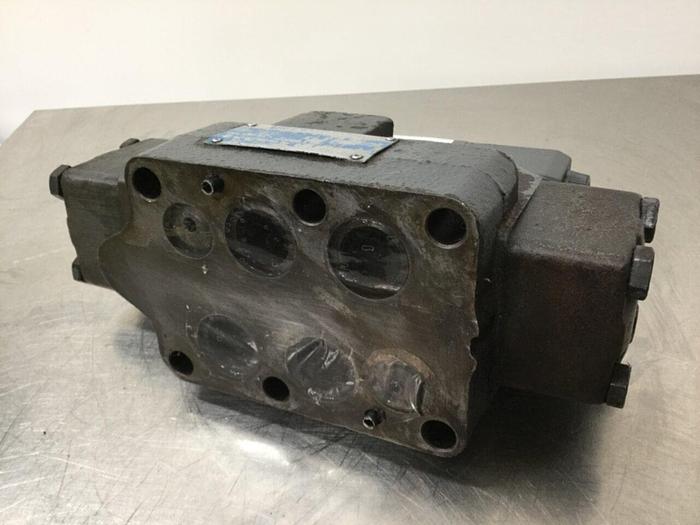 Used VICKERS Valve DG4V-3-6C-M-U-HL7-60-B13 Used