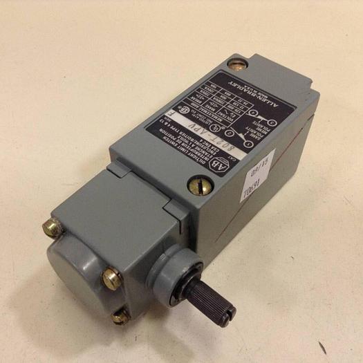 Used ALLEN BRADLEY Oiltight Limit Switch 802T-APV SER F #70691