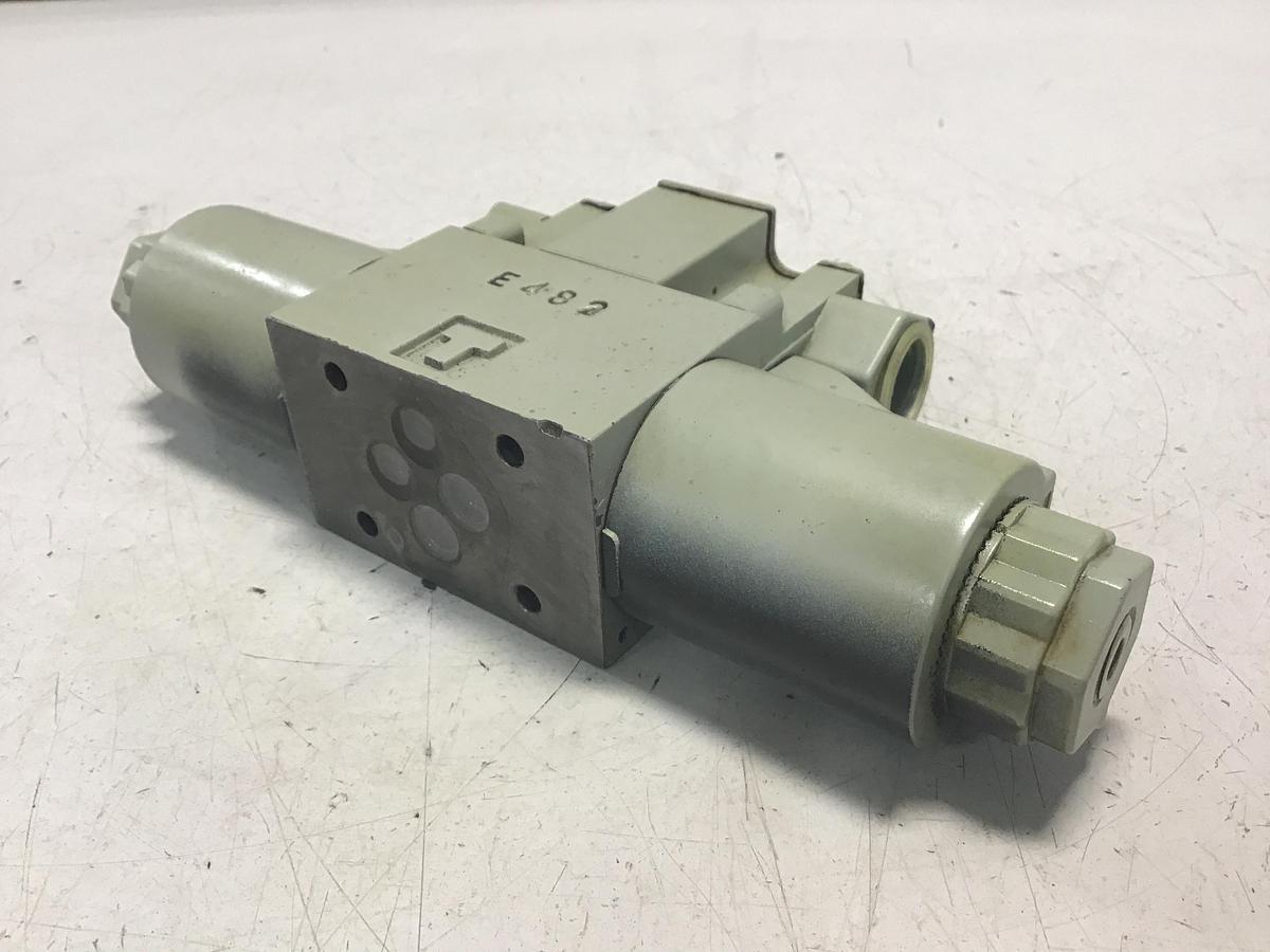 Used VICKERS DG4VC-3-2C-M-PS1-H-7-PC1-52 Valve Used #142473